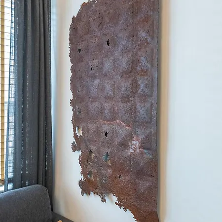 Hospitals & Location & Price *