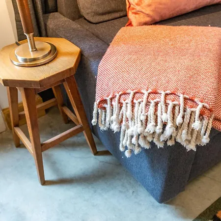 Hospitals & Location & Price *