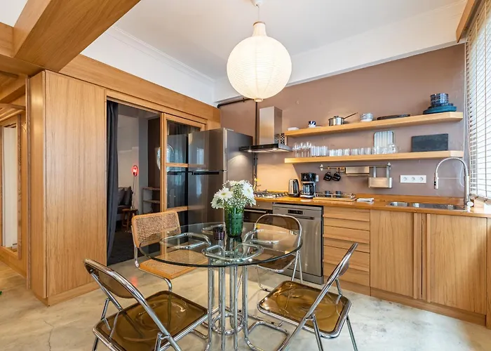 Hospitals & Location & Price