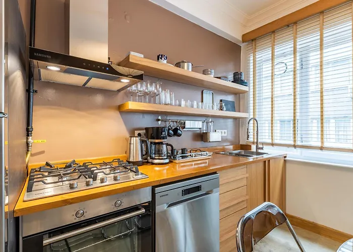 Hospitals & Location & Price *