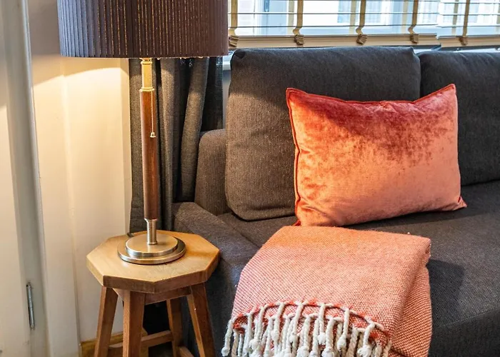 Hospitals & Location & Price