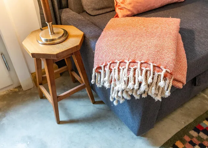 Hospitals & Location & Price *